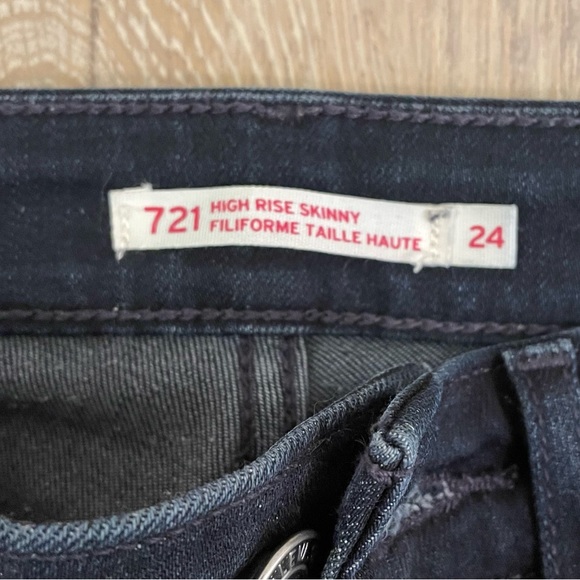 Levi’s 721 High Rise Skinny Jeans in Black Wash - Picture 3 of 5